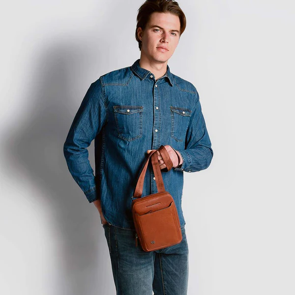 Pánská cross-body s oddílem na iPad® Mini - italskeBrasnarstvi.cz