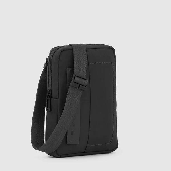 Pánská cross-body taška na iPad® Mini z recyklované látky.